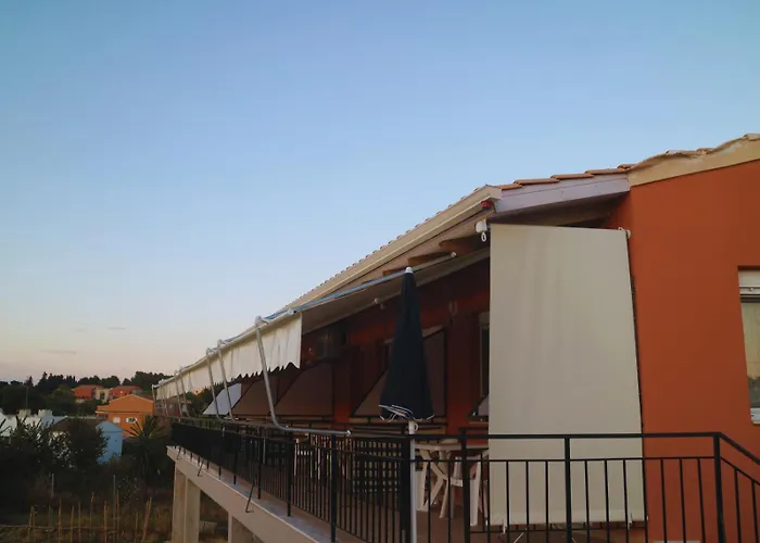 Christos Family Apartments Β
