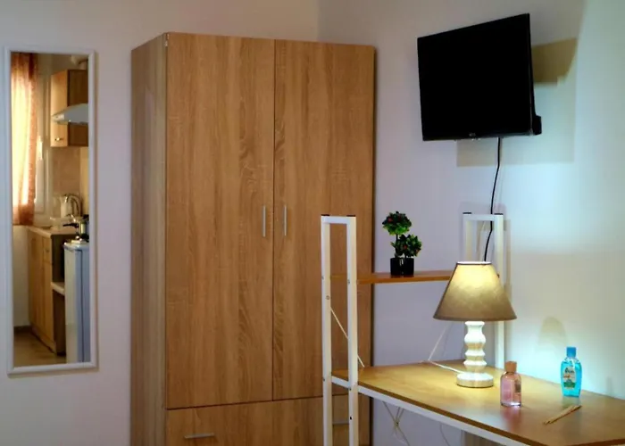 Christos Family Apartments Β